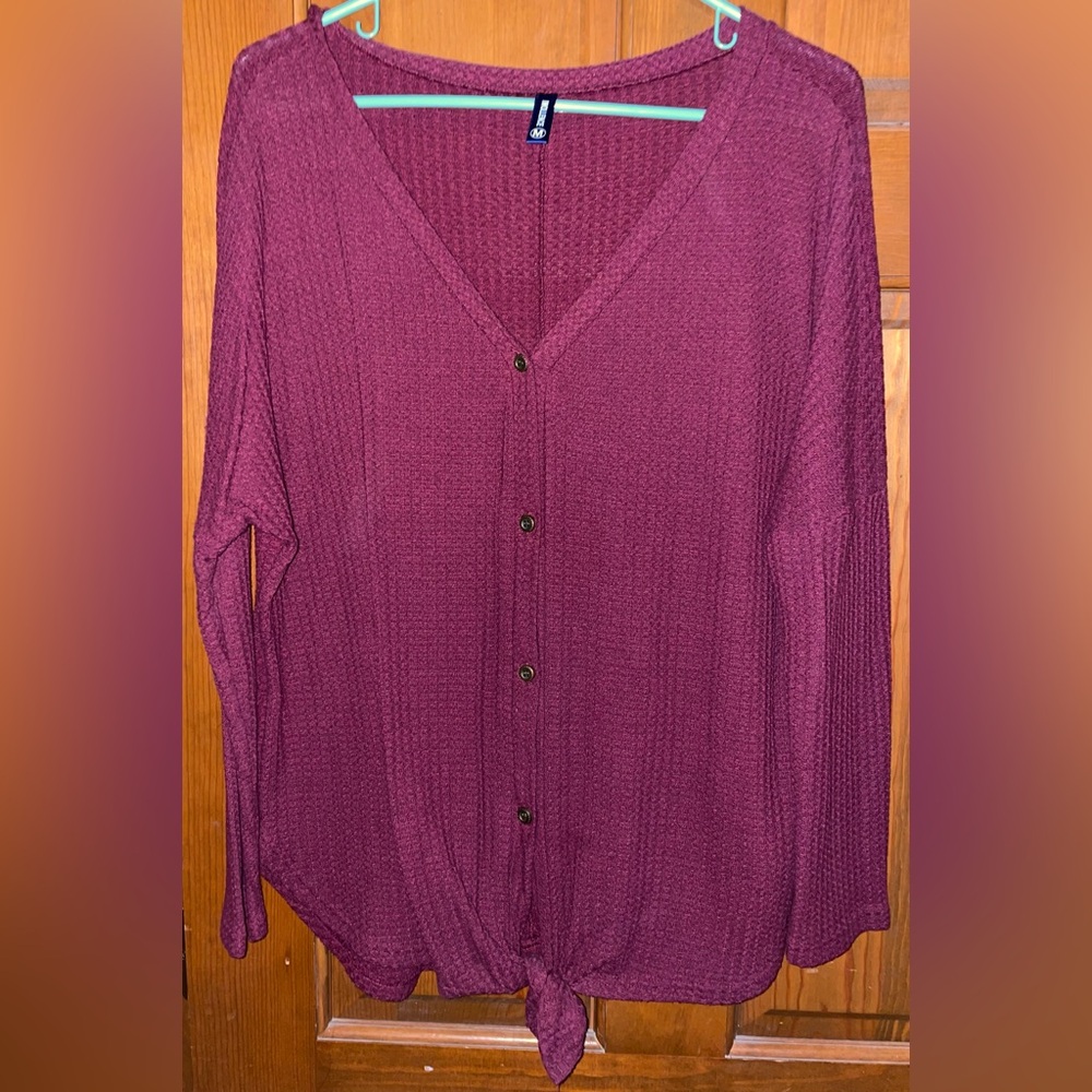 Maternity/nursing top. Size M